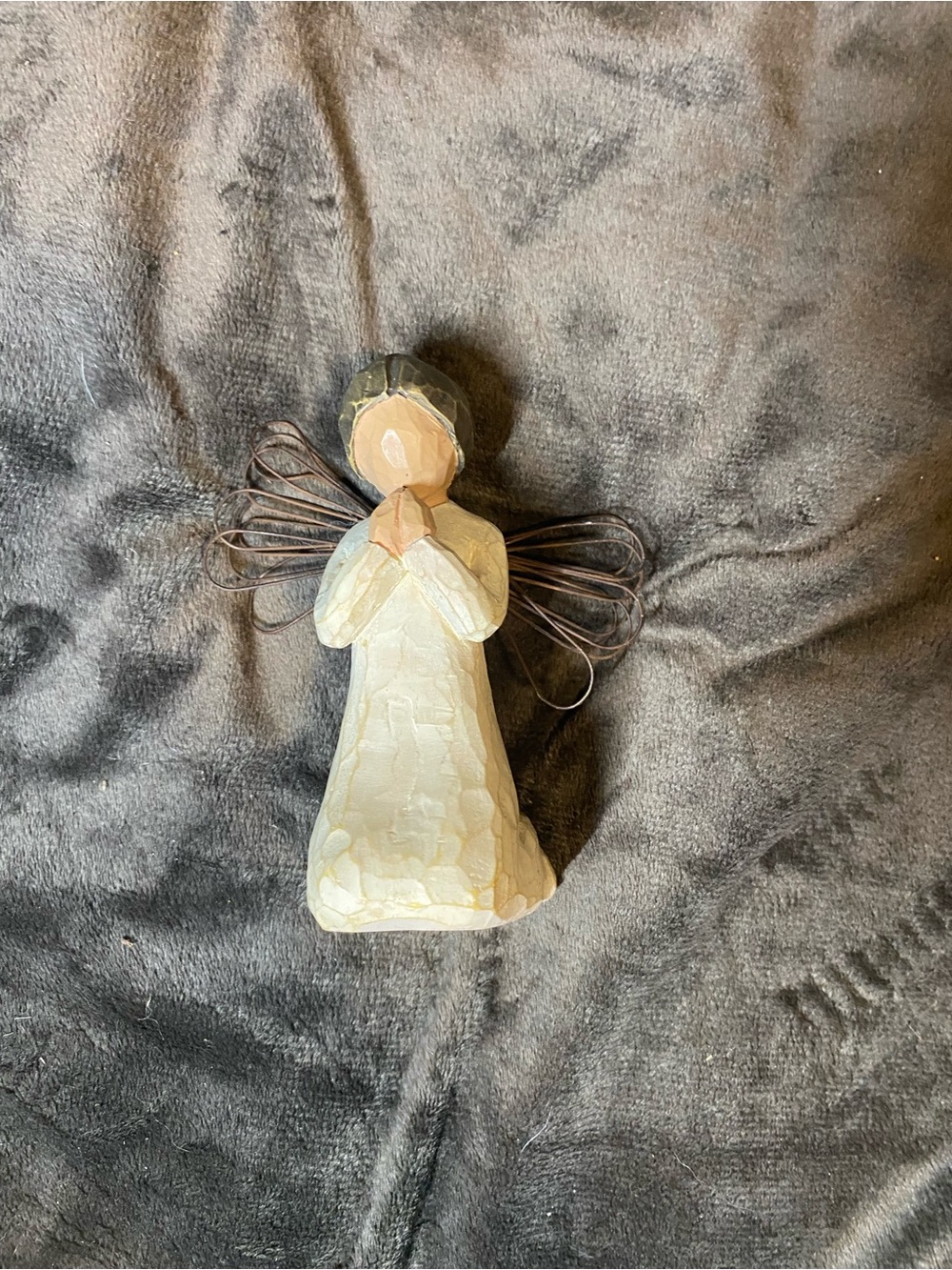 Willow Tree Carved Angel Figurine - Cream with Wire Wings: Angel of Prayer